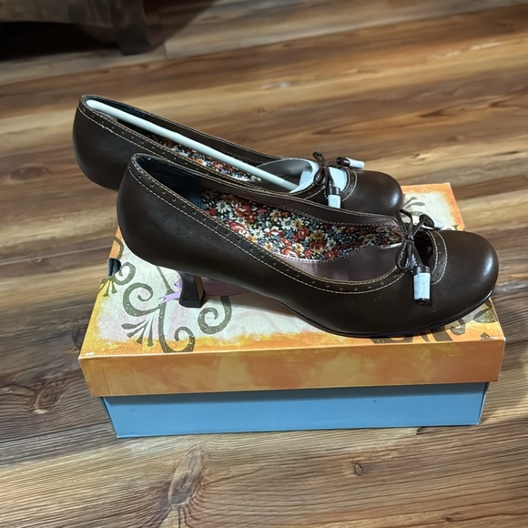 New Women’s shoes size 9 by Mudd comes from a pet free smoke free home. - Picture 5 of 7